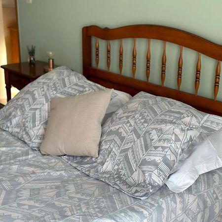 Les Cigales Bed & Breakfast Villelaure Exterior foto
