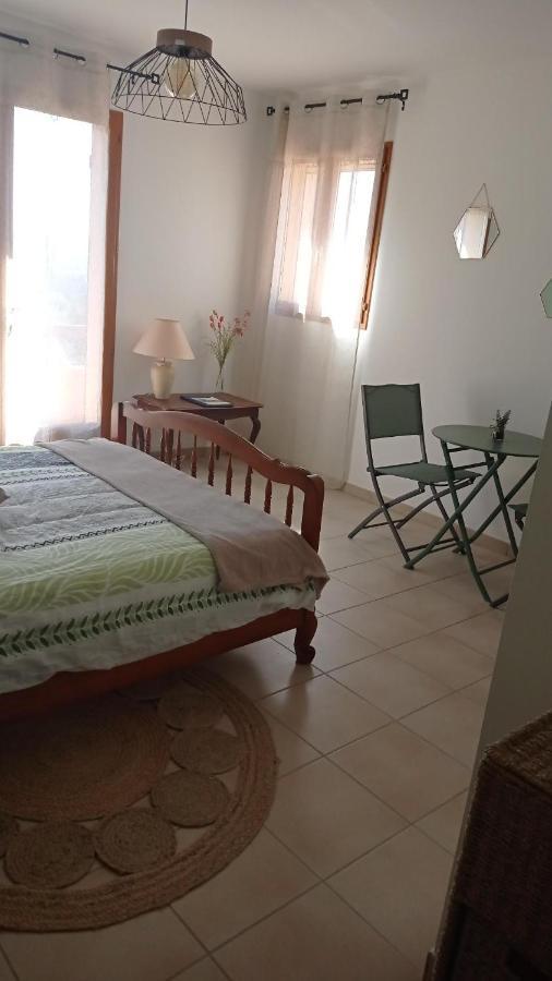 Les Cigales Bed & Breakfast Villelaure Exterior foto
