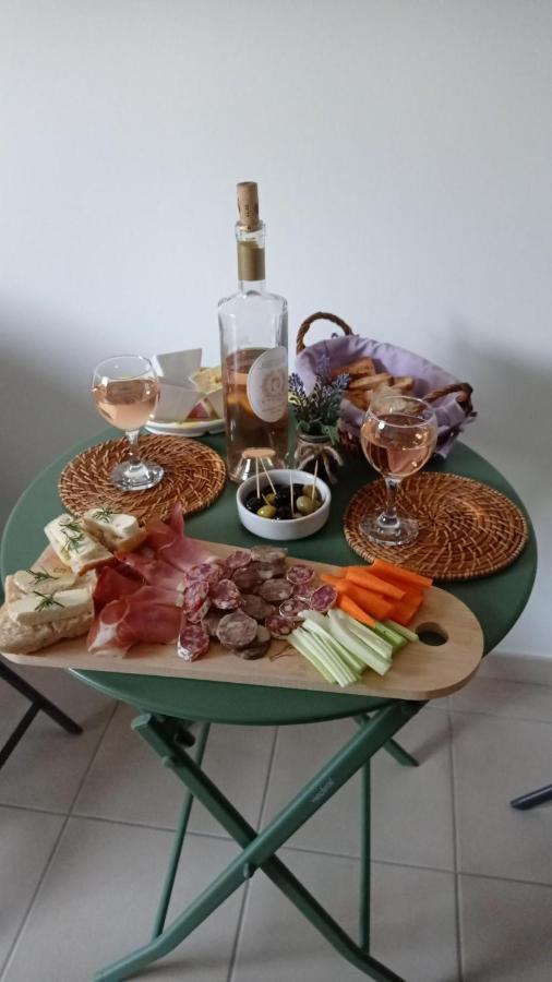 Les Cigales Bed & Breakfast Villelaure Exterior foto