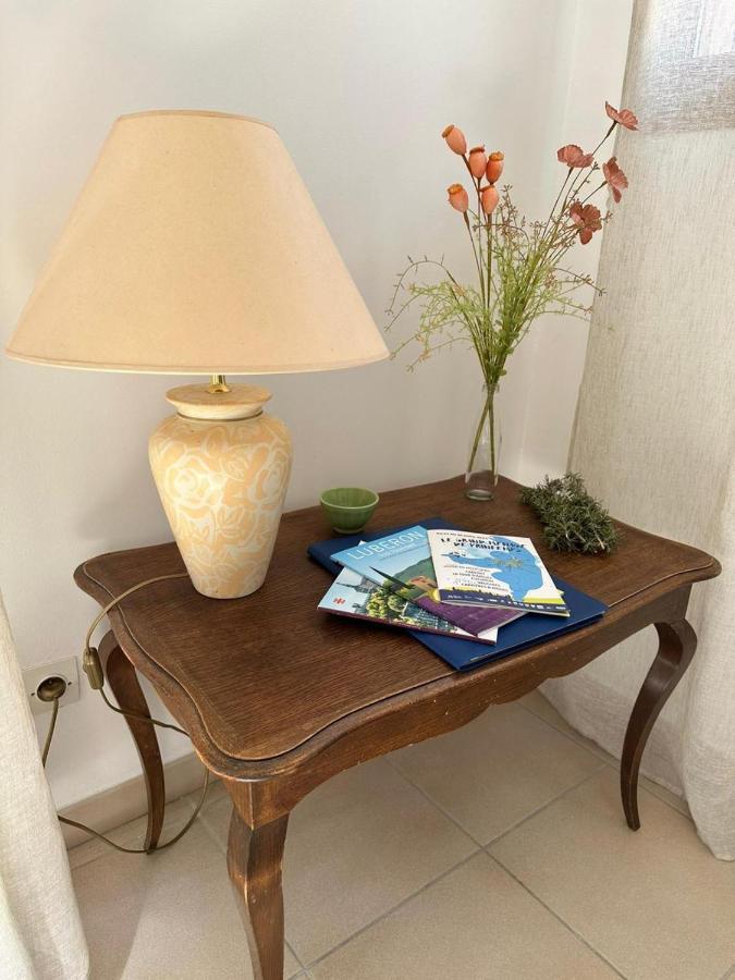 Les Cigales Bed & Breakfast Villelaure Exterior foto