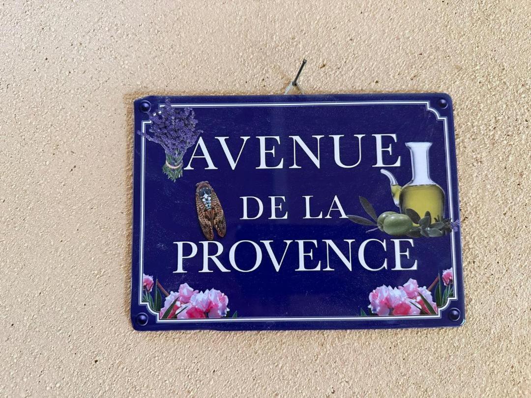 Les Cigales Bed & Breakfast Villelaure Exterior foto