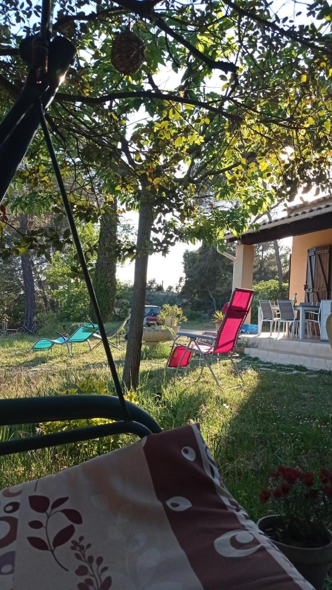 Les Cigales Bed & Breakfast Villelaure Exterior foto